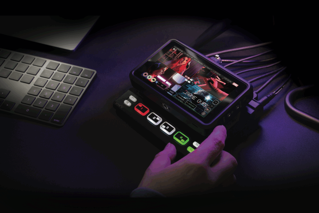 AtomX Cast hero insitu AtomX Cast hero insitu